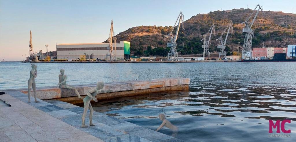 MC Cartagena propondrá una mejor ubicación para las esculturas de la infancia ubicadas en la Plaza de las Puertas de San José