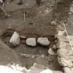 Hallan un horno cerámico, restos de un capitel y una basa toscanas de los siglos VI y VII en la calle Escorial