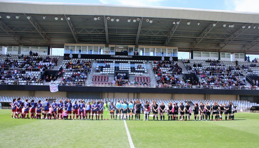 El FC Cartagena reparte el dinero recaudado con el partido del femenino en el Cartagonova