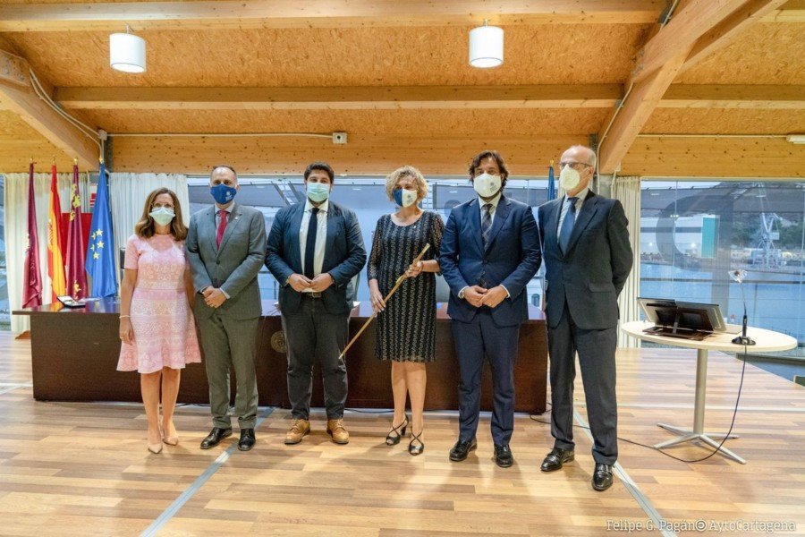 Beatriz Miguel se convierte en la primera mujer en tomar el mando de la Politécnica de Cartagena