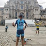 Los ultraciclistas Carles Ros y Jorge Cebrián, del equipo Cartagena-Grupo Ricardo Fuentes, completan los 1.200 km que unen Caravaca con Santiago de Compostela