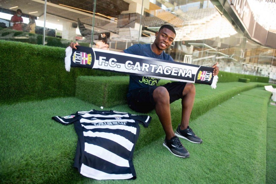 William: “El objetivo común con el club es crecer y hacer algo bonito en LaLiga”