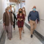 El Ayuntamiento y la Consejería de Empresa se reúnen con los comerciantes del municipio El Ayuntamiento y la Consejería de Empresa se reúnen con los comerciantes del municipio