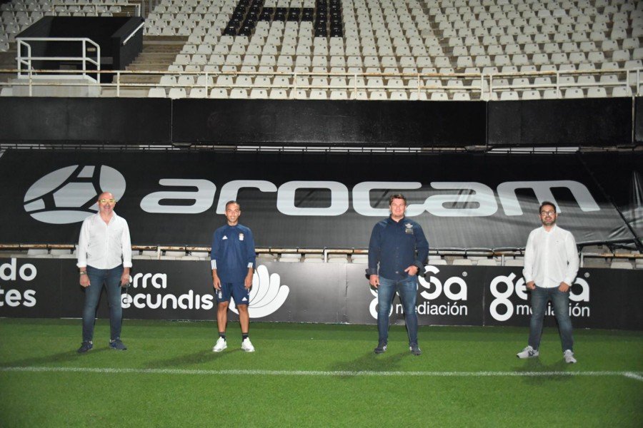 El Cartagena estrena lonas gigantes para dar visibilidad a sus patrocinadores en LaLiga