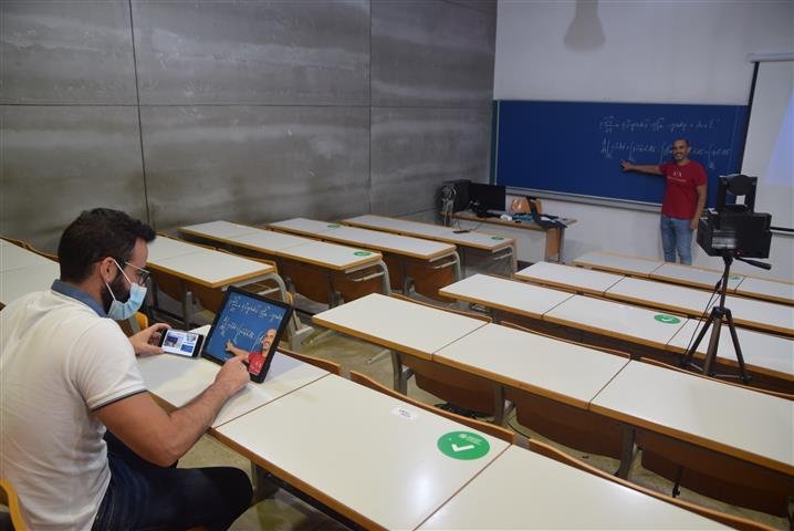 Un catedrático de la UPCT crea un dispositivo que ayuda a personas con discapacidad visual o auditiva a seguir las clases Un catedrático de la UPCT crea un dispositivo que ayuda a personas con discapacidad visual o auditiva a seguir las clases