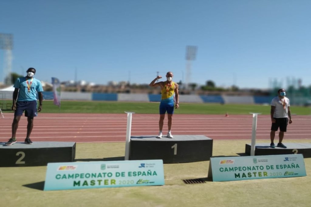 El bombero David Céspedes triple campeón de España en atletismo Máster 2020