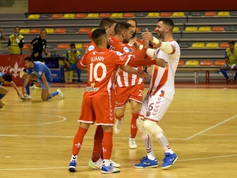 Un Jimbee con puntería resuelve en la primera mitad Un Jimbee con puntería resuelve en la primera mitad