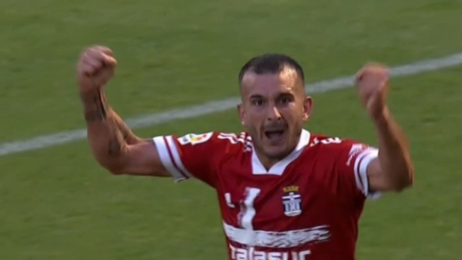 El FC Cartagena asalta El Toralín y logra su segunda victoria seguida (0-2) El FC Cartagena asalta El Toralín y logra su segunda victoria seguida (0-2)