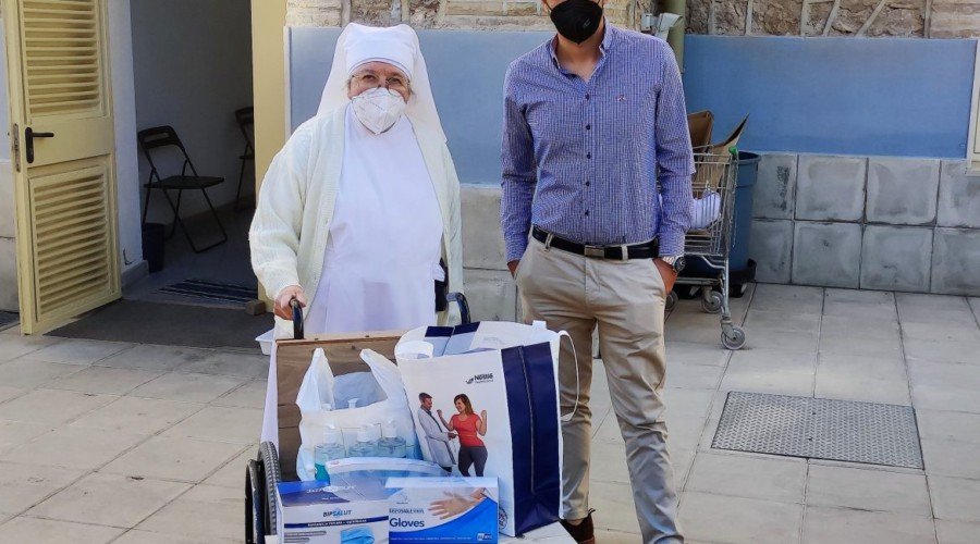 Las “Hermanitas de los Pobres” reciben una donación de FCC | Business, junto a Parafarmacia 24H Cartagena