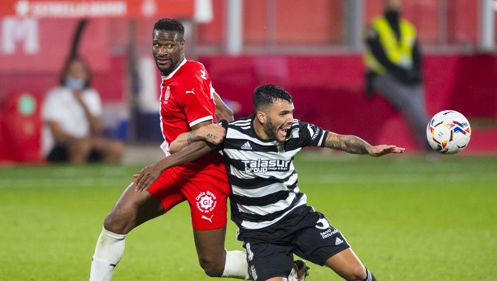 El FC Cartagena da la cara en Girona pese a la derrota (1-2)