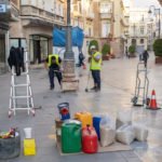 Infraestructuras ejecuta un plan de pintado de columnas del alumbrado público en el casco histórico y Ensanche