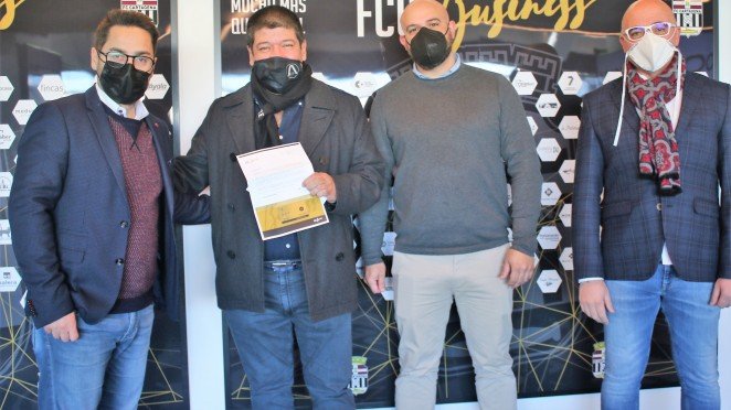 Desayuno con asociados y entrega de sus nuevas tarjetas de acceso a la Zona Business