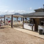 El Gobierno no licita los chiringuitos y sigue apretando la soga de la hostelería y el turismo