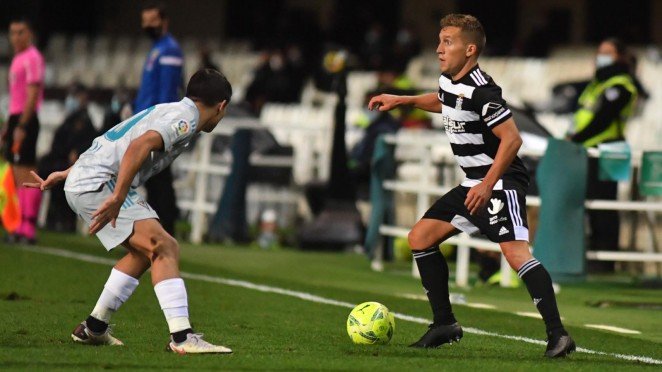 El Mirandés se lleva el triunfo del Cartagonova (0-2)