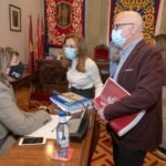 Los concejales del equipo de Gobierno certifican que no se han saltado los plazos de vacunación contra la Covid