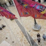 Las banderas del Carnaval de Cartagena ya ondean frente al Palacio Consistorial