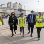 La alcaldesa visita la ampliación del muelle Príncipe Felipe, que convierte al Puerto en referente en el tráfico de combustibles menos contaminantes La alcaldesa visita la ampliación del muelle Príncipe Felipe, que convierte al Puerto en referente en el tráfico de combustibles menos contaminantes