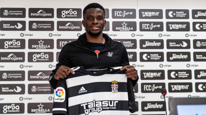 Azeez: “Para salir de esta situación tenemos que ayudarnos entre todos y trabajar duro” Azeez: “Para salir de esta situación tenemos que ayudarnos entre todos y trabajar duro”