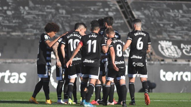 El FC Cartagena recupera la sonrisa ante el Real Oviedo (2-0)