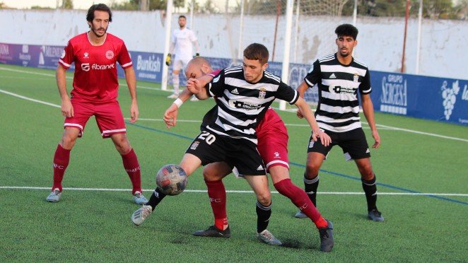 El FC Cartagena ‘B’ sigue sumando fuera de casa, y mantiene su ventaja tras empatar con el Racing Murcia (0-0)