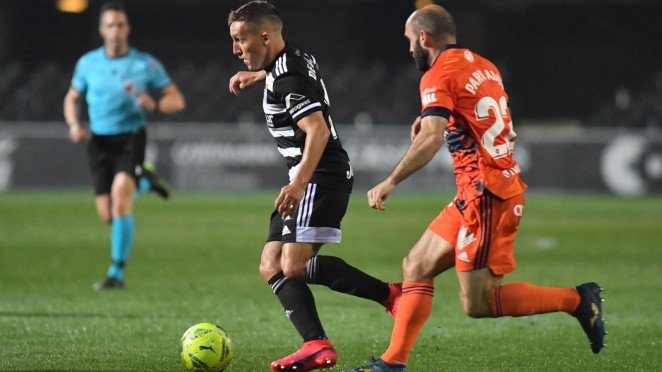 Un penalti en el tramo final deja al Efesé sin victoria (1-1)