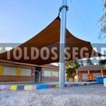 La iniciativa «FCC | Business va al cole» colabora en la instalación del toldo en el patio del CEIP Luis Calandre