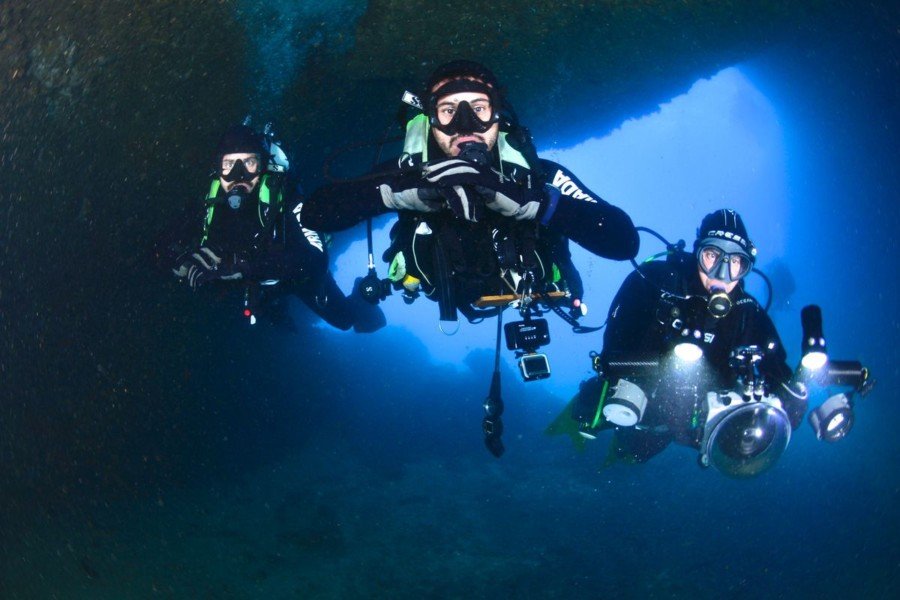 Buceadores de la Armada catalogan junto con el Ayuntamiento puntos de buceo seguro en Cabo Tiñoso e Islas Hormigas