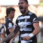 El Efesé celebra la vuelta del público al Estadio con una gran victoria (3-2)