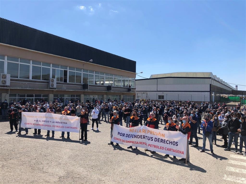 Movilizaciones que continuarán con huelga en todos los centros de Repsol Petróleo