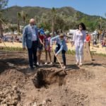 Los escolares del CEIP La Atalaya apadrinan los árboles del Parque de la Rambla