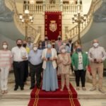 La alcaldesa anima al comercio local a sumarse a las oportunidades que ofrecen las nuevas tecnologías en ese otro escaparate que es la red La alcaldesa anima al comercio local a sumarse a las oportunidades que ofrecen las nuevas tecnologías en ese otro escaparate que es la red