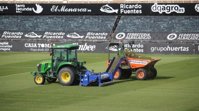 Una semilla de última generación permitirá acortar los trabajos en la resiembra del césped del Cartagonova Una semilla de última generación permitirá acortar los trabajos en la resiembra del césped del Cartagonova