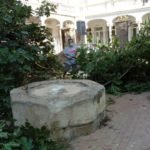 La ADLE, a través de los alumnos de ISOL, arregla los jardines del edificio de La Milagrosa