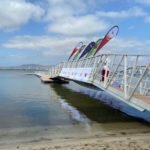 El Ayuntamiento precinta la pasarela de Puerto Bello después de que haya cedido por exceso de carga