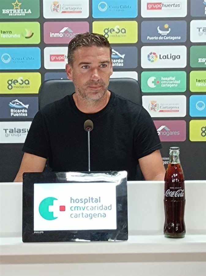 Luis Carrión: «En Huesca tenemos que tener personalidad, contra el Almería no generamos´nada»