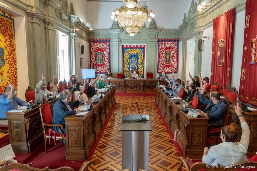 El Ayuntamiento insta al ministerio y a ADIF a cumplir los plazos de licitación del AVE, a la creación de un servicio de cercanías y a garantizar el paso de mercancías mientras duren las obras