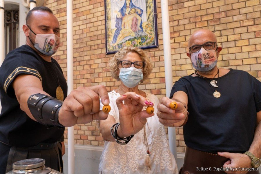 El número 067, ganador del sorteo extraordinario  de Carthagineses y Romanos de la Casa del Niño