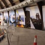 Un mural de Cartagena embellece la pista central del Palacio de Deportes