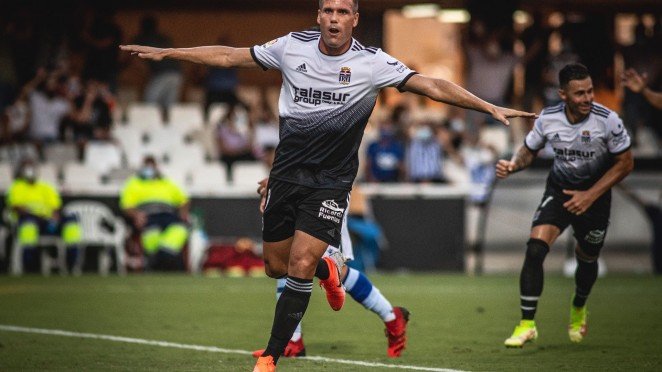 Un gol de Ortuño en el añadido sirve para sumar el primer triunfo en casa (1-0)