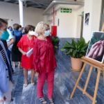 Los jóvenes muestran la relación con sus mayores en una exposición de fotografía intergeneracional