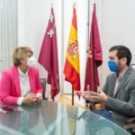 La alcaldesa reconoce el trabajo del policía local Víctor Navarro, distinguido con el II Premio Nacional de Buenas Prácticas de la FEMP