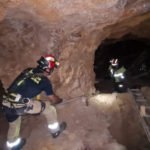 Rescatado un perro del interior de un poco en Peñasblancas