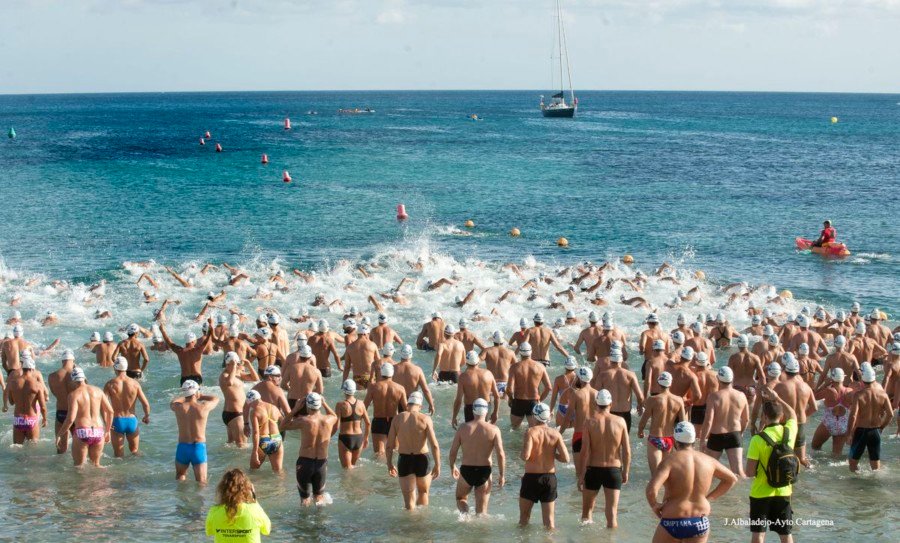 Unos 200 nadadores bordearán el faro de Cabo de Palos este domingo