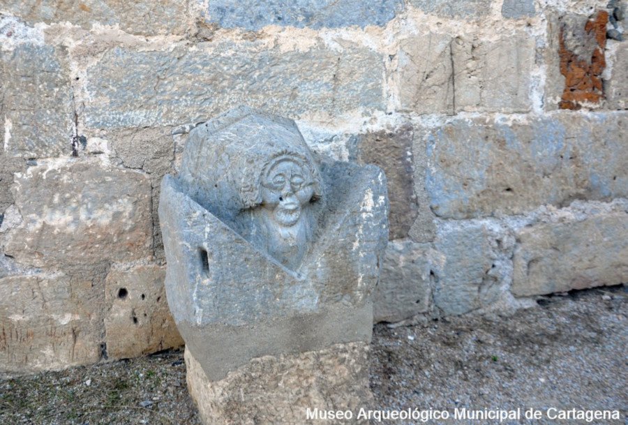 Patrimonio Arqueológico reubicará dos ménsulas en la Torre del Homenaje del Castillo de la Concepción