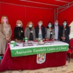 La AECC recauda fondos en la plaza del Ayuntamiento