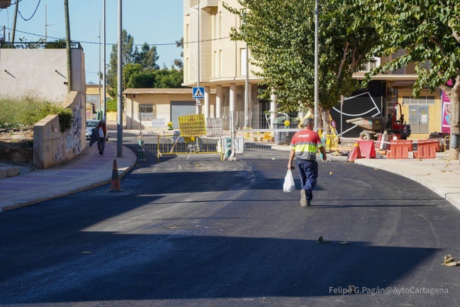 La calle Peroniño se abre este viernes al tráfico rodado al finalizar las obras del colector de pluviales 