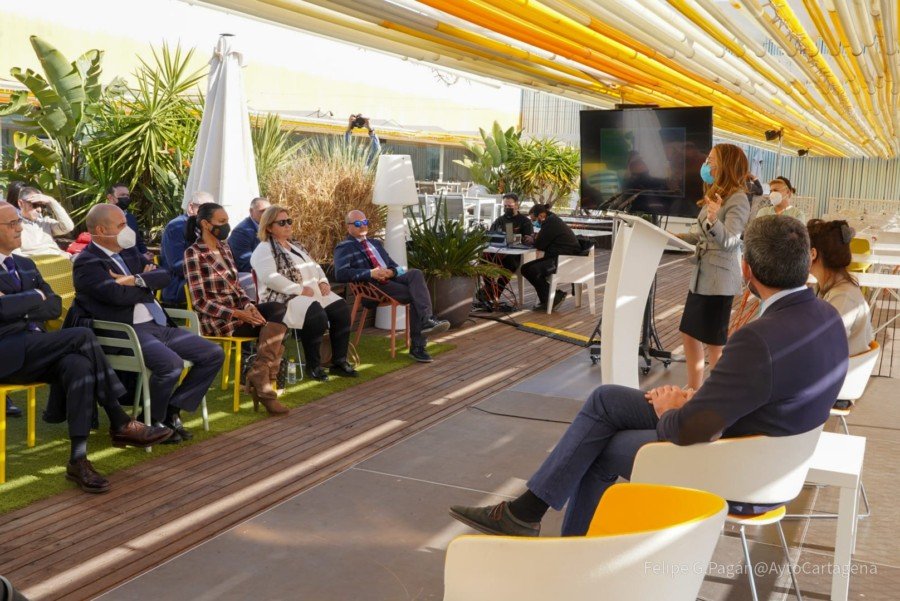 La nueva línea de mercancías conecta Cartagena con Canarias en 3 días