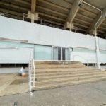 El Ayuntamiento retira las letras y el escudo de Cartagena del Estadio Municipal Cartagonova para proceder a su restauración