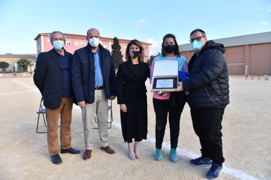 El Evangélico Fùtbol Club rinde homenaje a su entrenador y coordinador, el policía Antonio Pérez El Evangélico Fùtbol Club rinde homenaje a su entrenador y coordinador, el policía Antonio Pérez