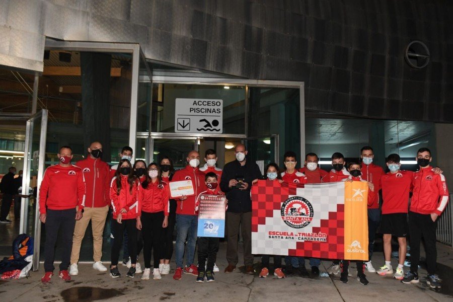 Deportes felicita a la Escuela del Club Deportivo Triatlón Mandarache Santa Ana por su galardón de Oro de Excelencia TRI.